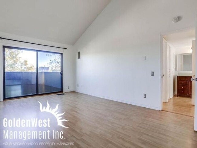 Building Photo - Cozy 2Bdm 1.5Ba Condo in Point Loma Heights