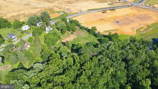 Building Photo - 8606 Yellow Springs Rd