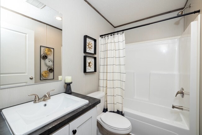 Building Photo - 136 Court Rd