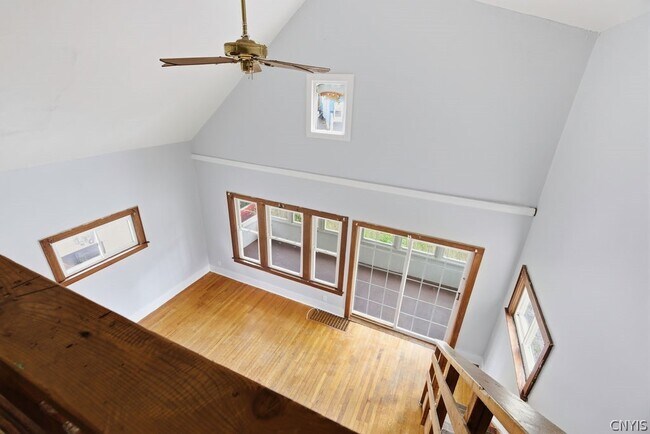 Building Photo - 122 Putnam St