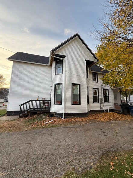 Building Photo - 3202 Bradwell Ave