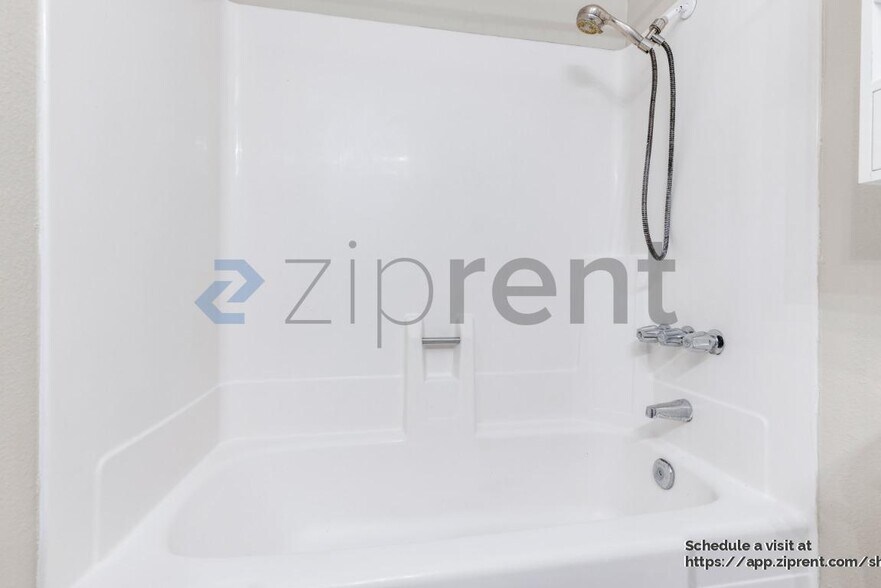 Building Photo - 5009 Tyler St