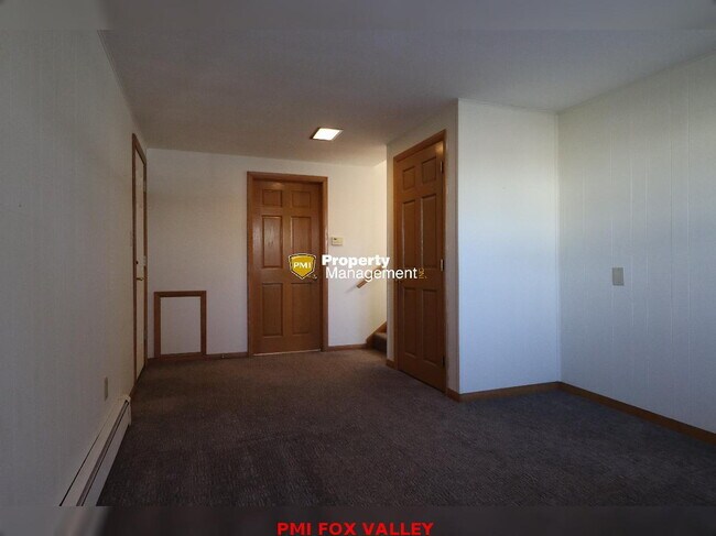 Building Photo - Beautiful Home Appleton