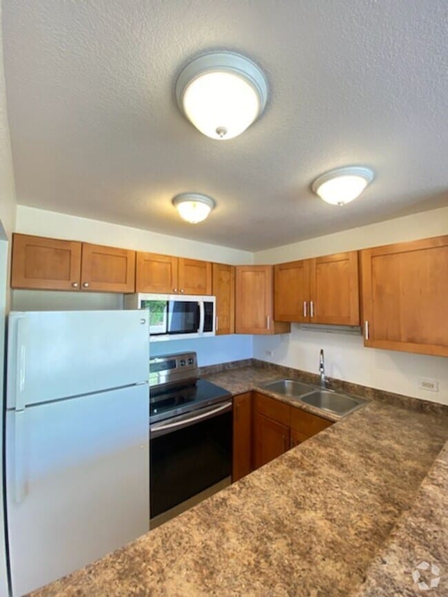 Building Photo - Central Location with Great Ocean and Moun...