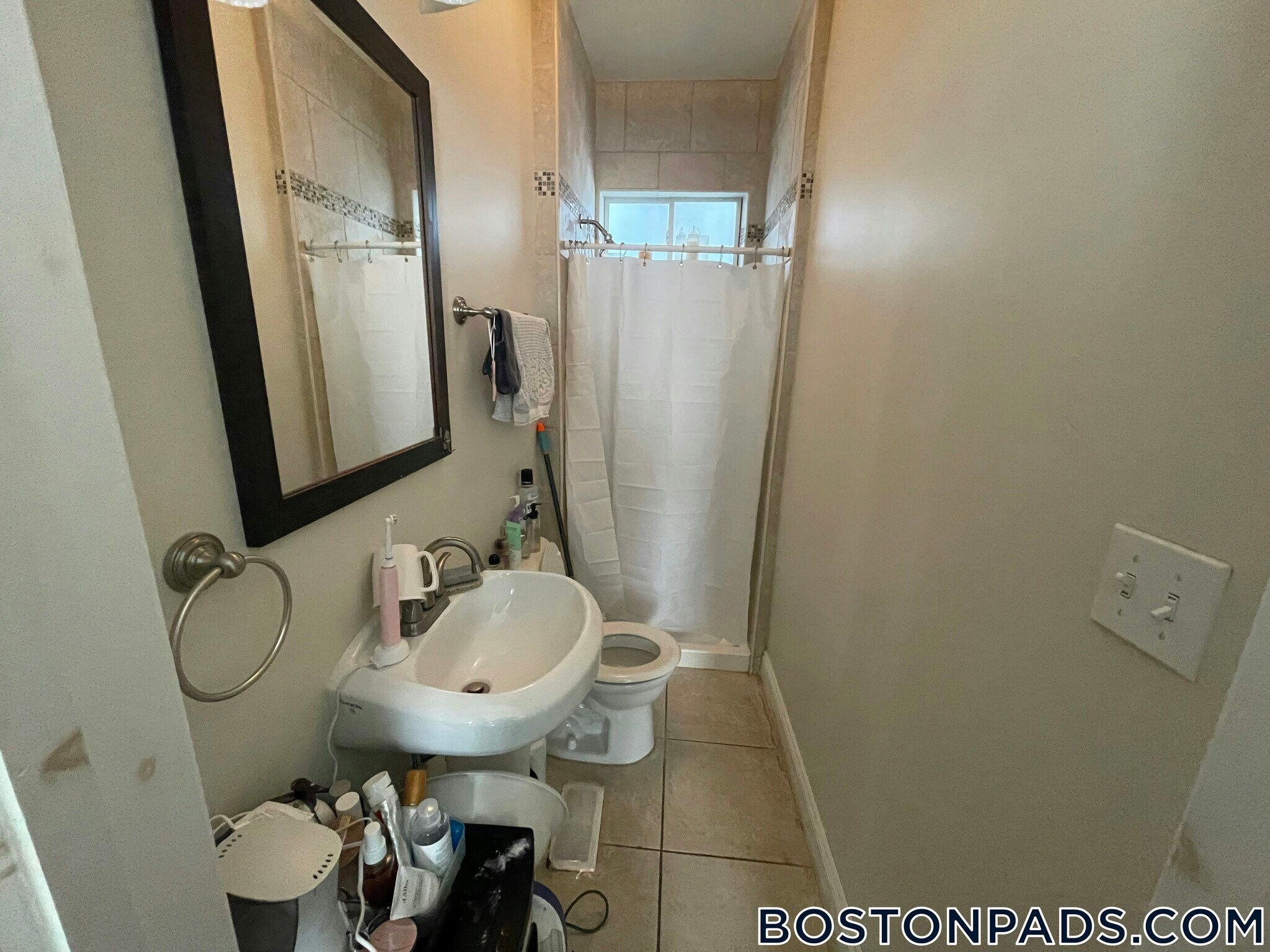 Building Photo - 6 Rice St