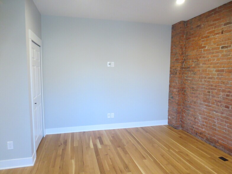 Building Photo - 1782 W 44th St