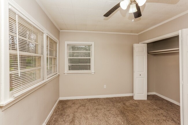 Building Photo - 3644 Meadow Ln