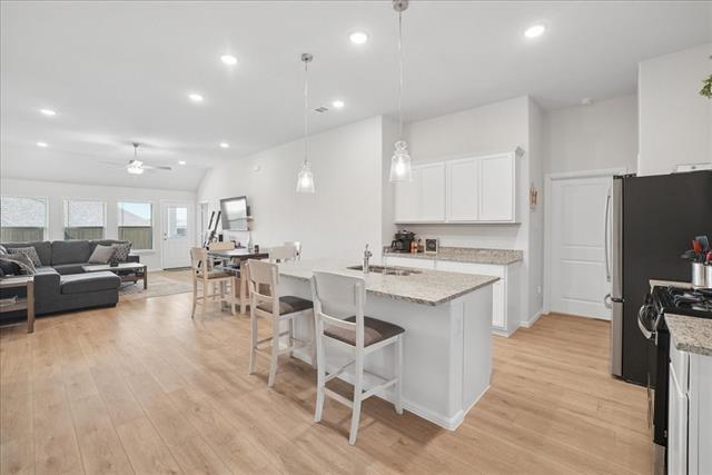Building Photo - 1004 Pineview Ln