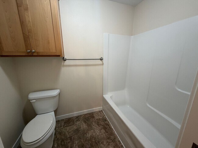 Building Photo - MOVE IN SPECIAL: HALF OFF FIRST MONTH'S RE...