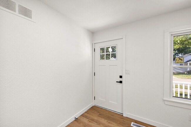 Building Photo - 11259 Chapp Ave