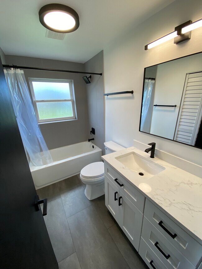 Bathroom - 2212 Perry St