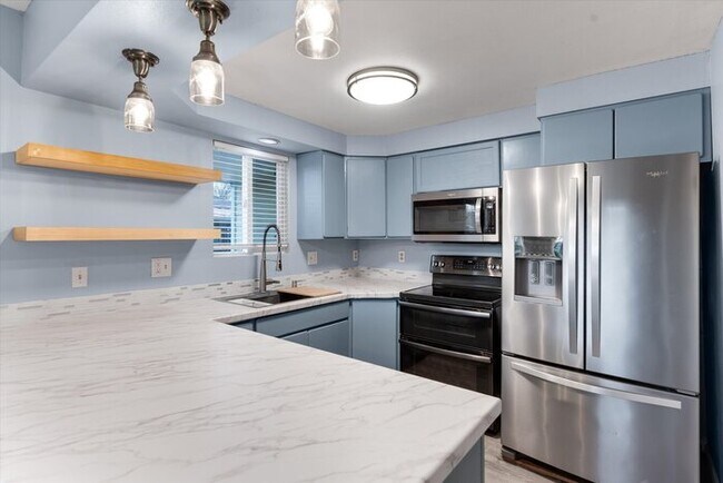 Building Photo - 657 22nd Ave