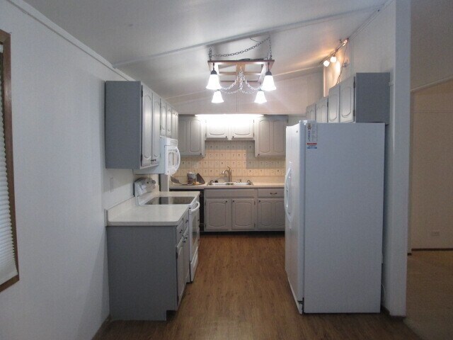 Building Photo - 324 6th St