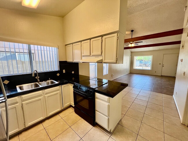 Building Photo - 953 W Emelita Cir