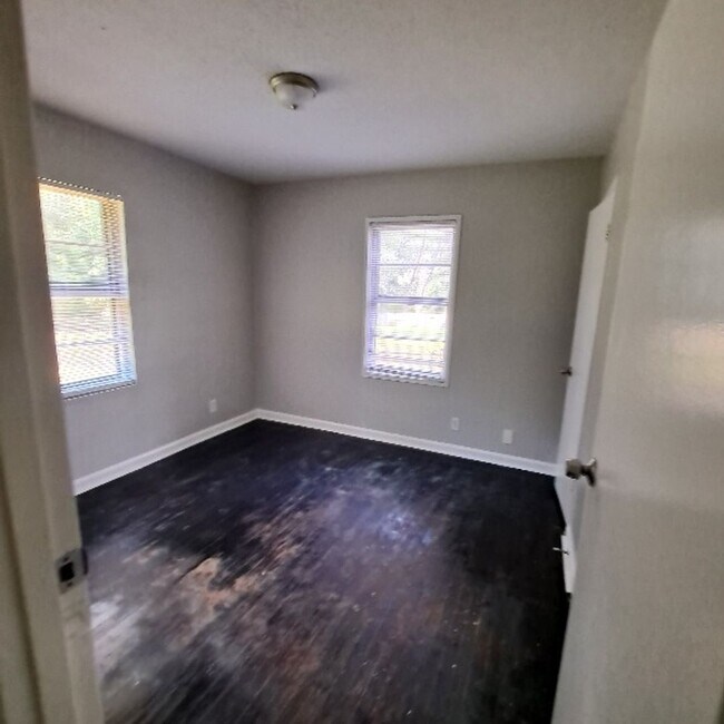 Building Photo - 3453 Madewell St