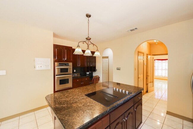 Building Photo - 503 W Avon Ct