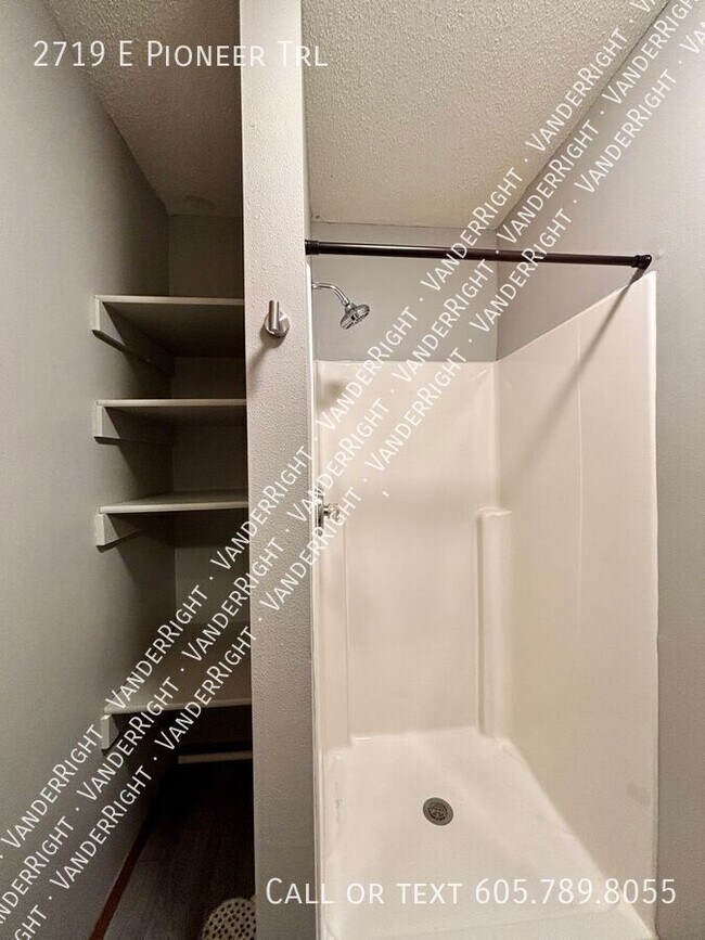 Building Photo - 2719 E Pioneer Trail