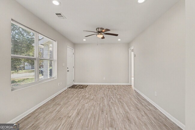 Building Photo - 2117 Blayton Ln SE