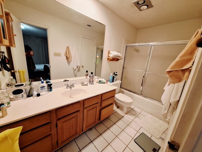 Building Photo - 2409 Leon St