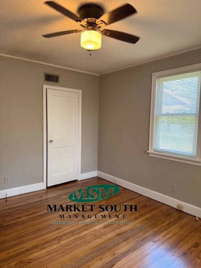 Building Photo - *APPLICATION PENDING!!*  ***ENCHANTING ARDSLEY PARK*****