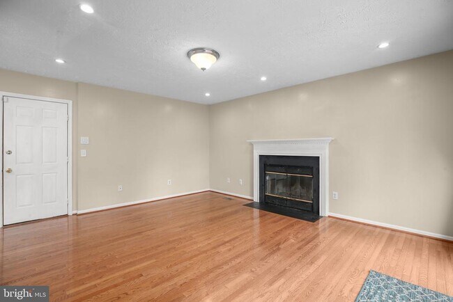 Building Photo - 64 Spring Lake Dr