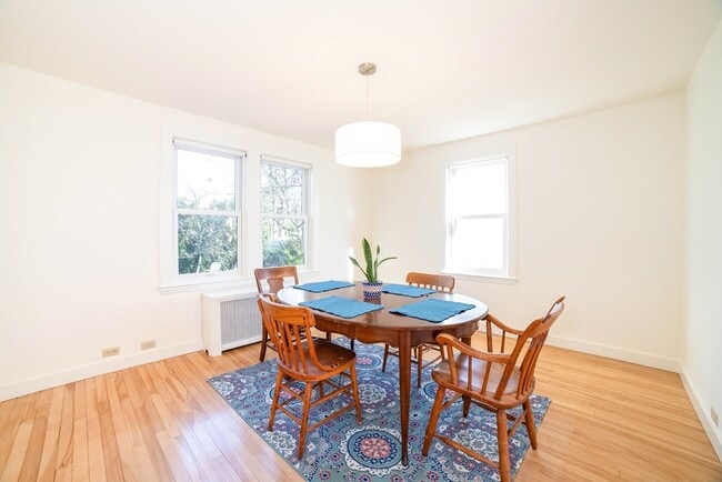 Building Photo - 47 Florence St