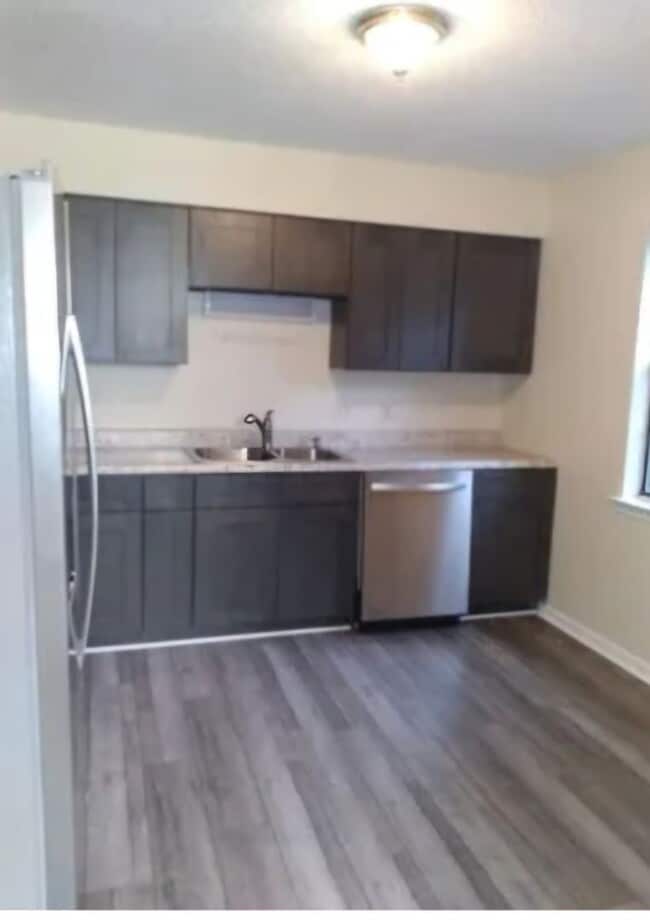 Building Photo - 4 bedroom, 2 bathroom home located in the desirable area of Hinesville, GA.