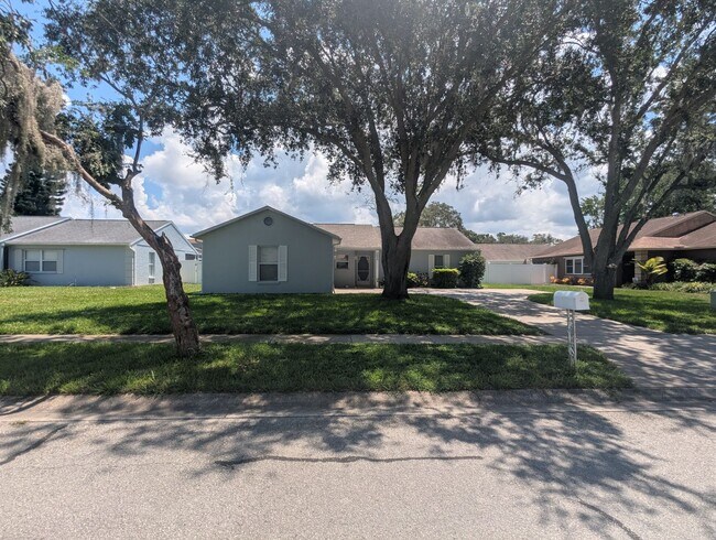 Building Photo - Must See!!!  Large 2 Bed 2 Bath with garag...