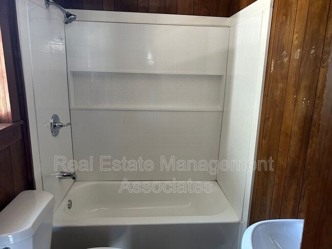 Building Photo - 329 E Tinsley St