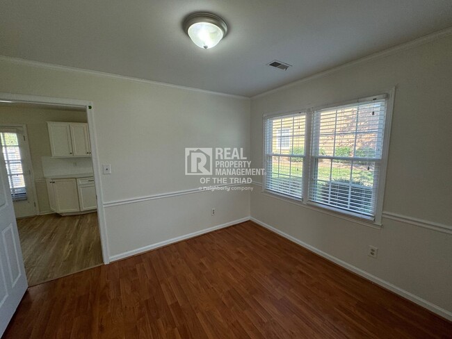 Building Photo - MOVE IN SPECIAL! One Level End Unit Townho...