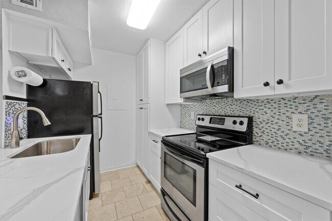 Building Photo - 3204 Menchaca Rd