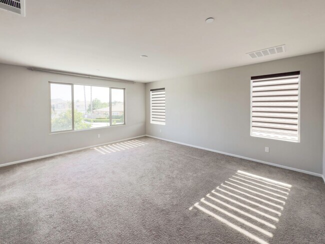 Building Photo - Beautiful 2 Story 5 Bedroom SOLAR Home + L...