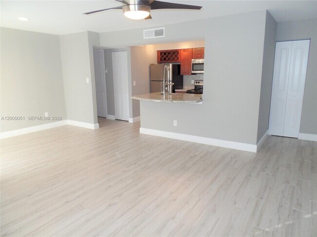 Building Photo - 1239 SW 46th Ave