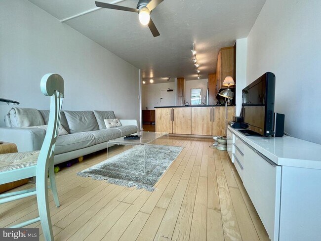 Building Photo - 1301 20th St NW