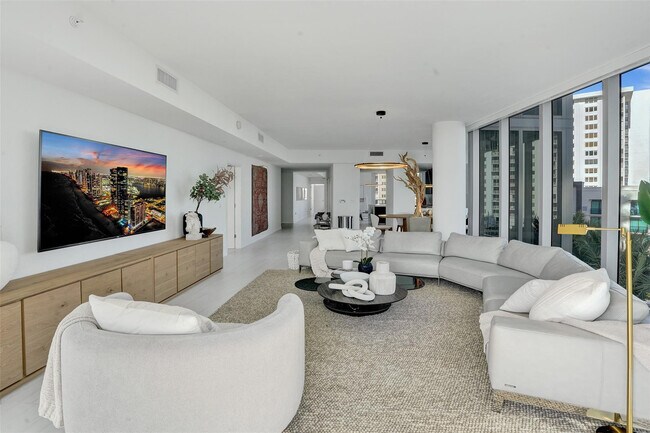 Building Photo - 2200 N Ocean Blvd