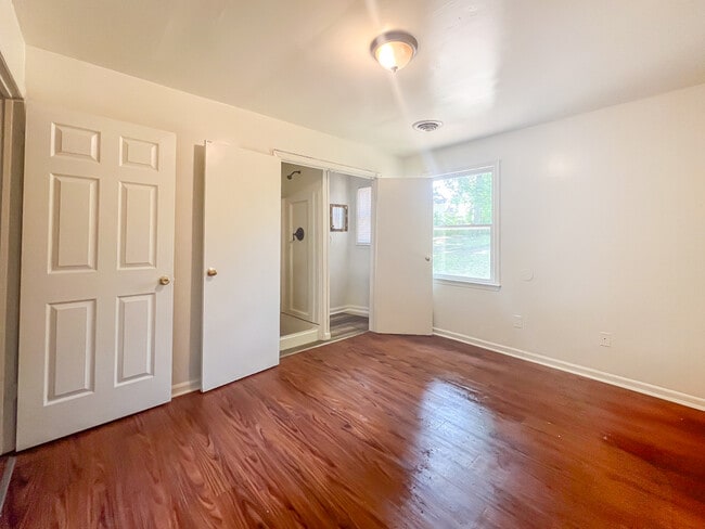 Building Photo - 5207 Cheshire Dr