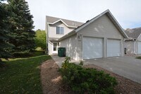 Building Photo - Rare end unit townhome in super convenient...
