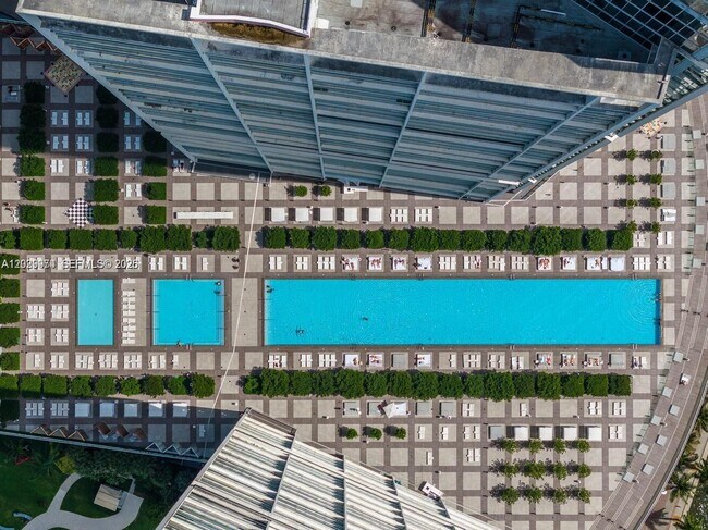 Building Photo - 475 Brickell Ave