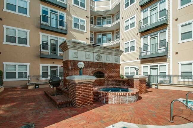 Building Photo - Awesome 1BE/1BA unit at Bristol West End!
