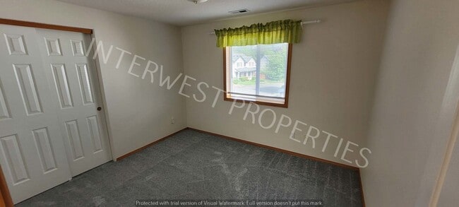 Building Photo - Spacious & Beautiful 4 bd 2.5 ba, 2 Story Battle Ground Home w/ A/C, Fireplace & so much More!