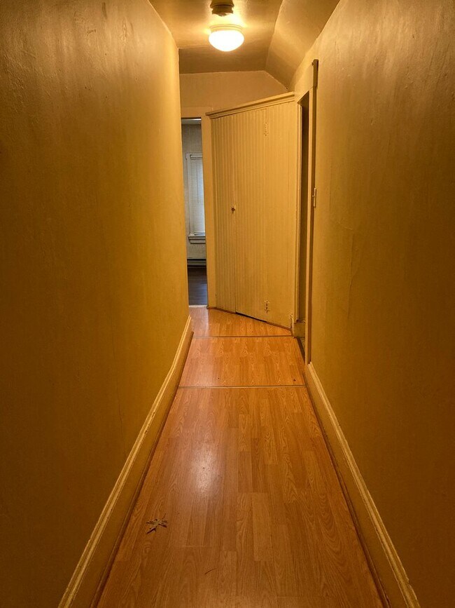 Building Photo - 1 Bedroom, 1 Bathroom Apartment In Havre d...