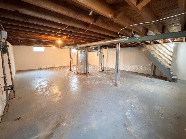 Building Photo - 7724 Monroe Dr
