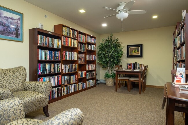 Building Photo - 1 bed, 1 bath independent senior living (55+ years of age) heat, hot water, & electricity include...