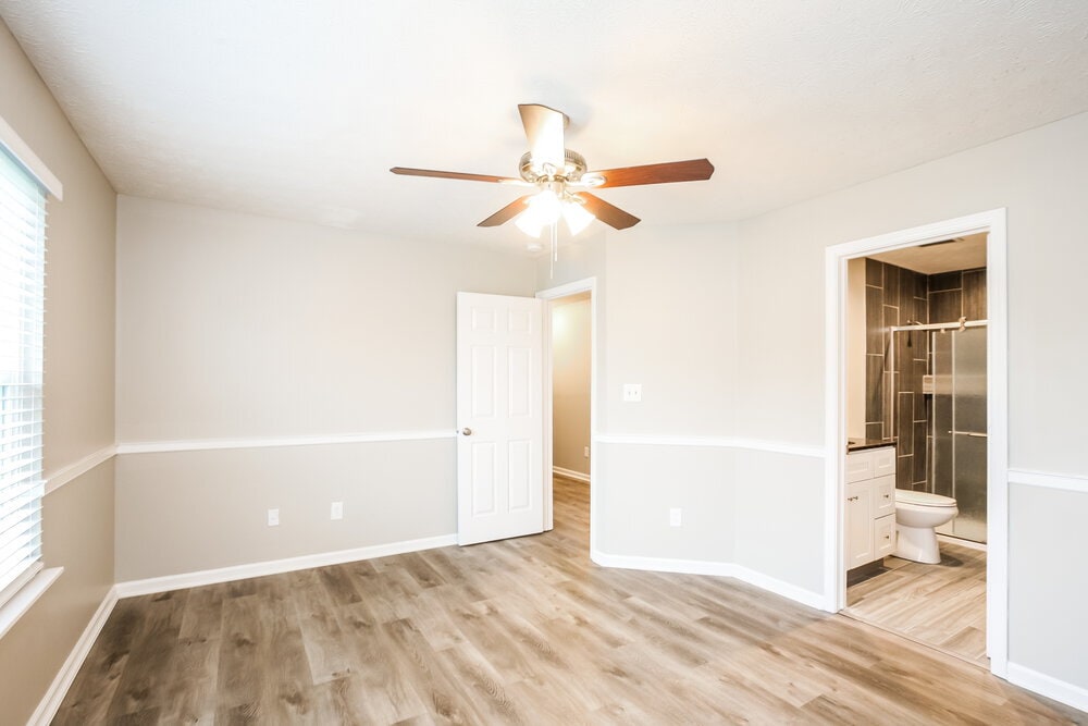 Building Photo - 4087 FairOaks Dr
