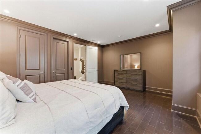 Building Photo - 2910 Hermance Dr NE