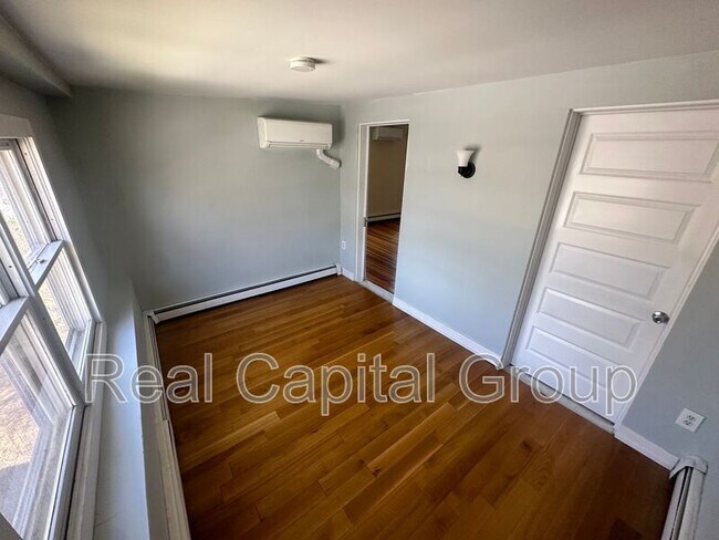 Building Photo - 376 Kenwood Ave