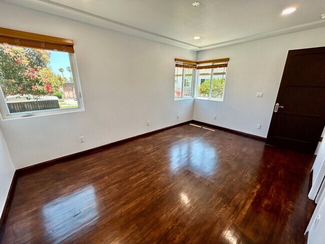 Building Photo - Charming 2 Bed / 2 Bath Coastal Retreat with Ocean Views in Ocean Beach