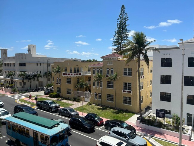 Building Photo - 2899 Collins Ave
