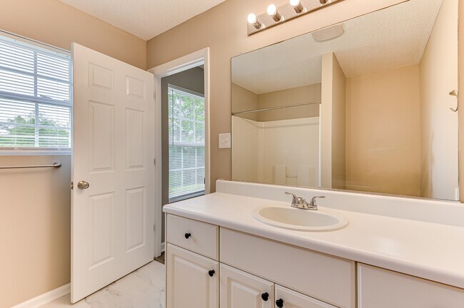 Building Photo - 4416 Hatteras Dr