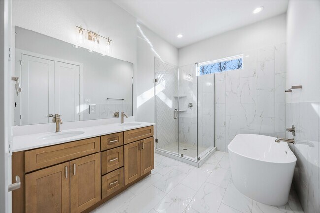 Building Photo - 6112 De Campo St